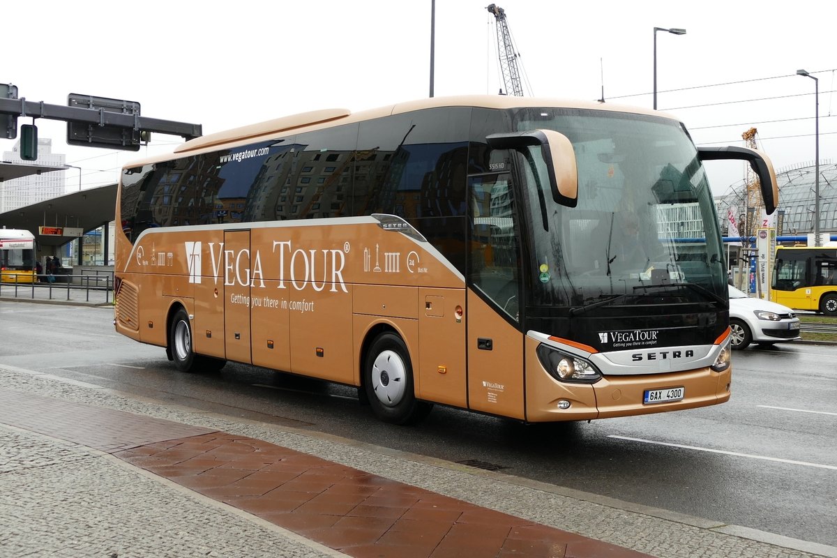 Setra S 515 HD von ''Vega Tour'' /CZ. Berlin /Hauptbahnhof am 10.März 2019.