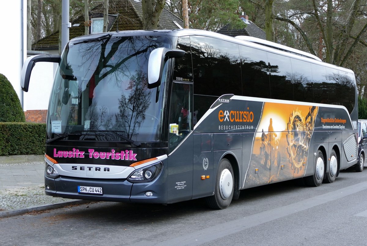 Setra S 516 HD vom Busbetrieb S & S Bustouristik - 'Lausitz Touristik', zur Grünen Woche in Berlin /Flatowallee im Januar 2020. (Grüne Woche)