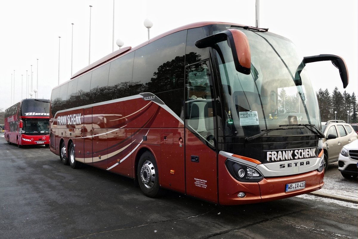 Setra S 516 HD von  'Frank Schenk Busreisen' bei leichtem Schneefall. Grüne Woche (Messe) in Berlin / Olympischer Platz im Januar 2019.