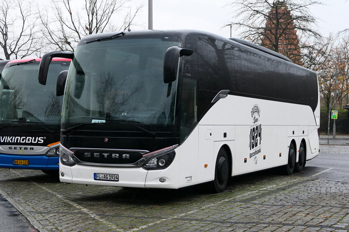 Setra S 516 HD, ''Omnibusbetrieb Gorzelniaski'', Berlin im November 2025.