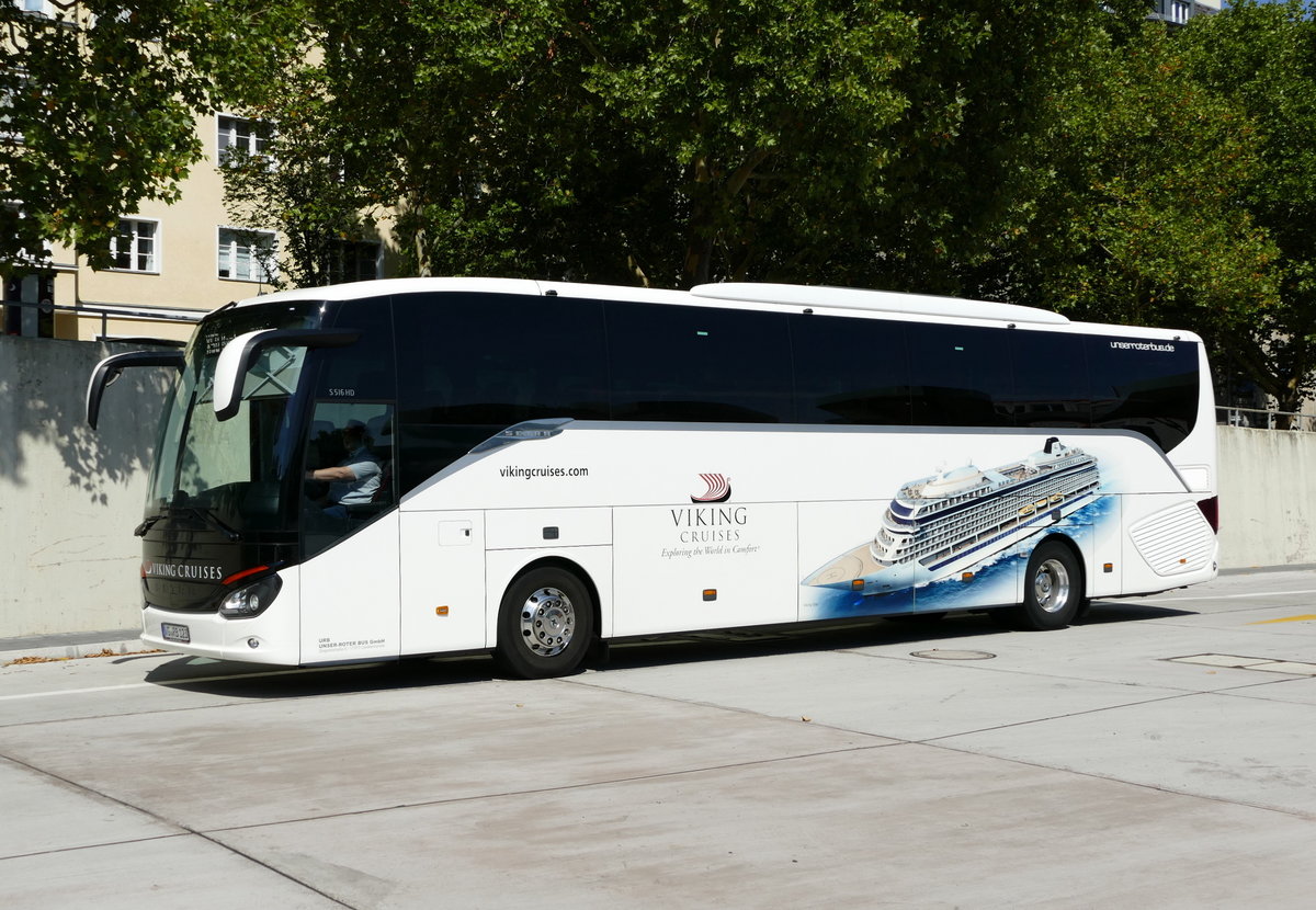 Setra S 516 HD von URB -Unser Roter Bus für Vikingcruises am ZOB-Berlin im August 2018.