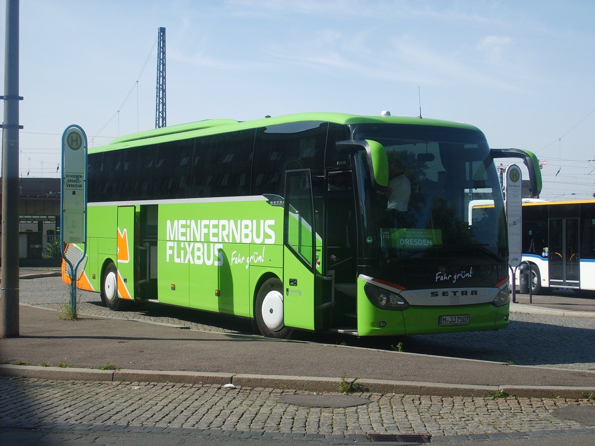Setra S 516 HD/2 - M JJ 7507 - in Zwickau, am Hauptbahnhof - am 17-Juni-2015 --> Fahrzeug gehört: 