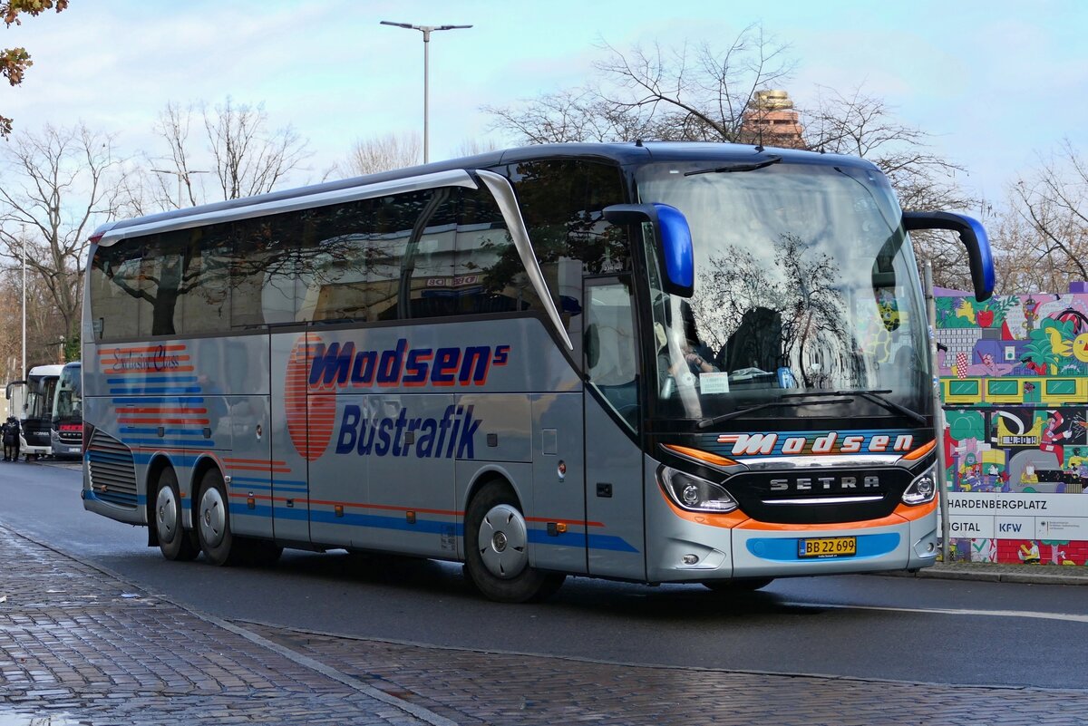 Setra S 516 HDH ''Madsen Bustrafik' (DK) Berlin im Dezember 2025.
