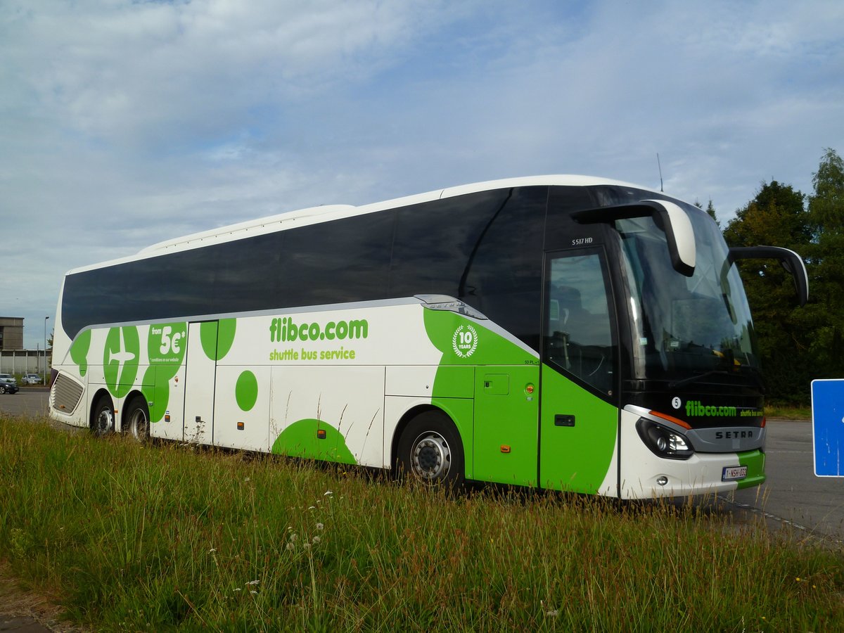 Setra S 517 HD von flibco.com Shuttle Bus Service, aufgenommen am 11.09.2016 bei Findel (Lux.)