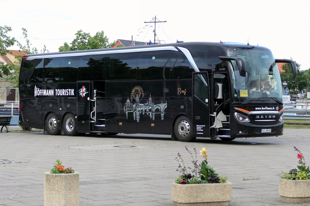 Setra S 517 HDH von Höffmann Touristik (Prag). Wolgast im Mai 2024.