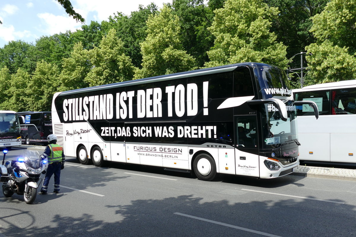 Setra S 531 DT, ''Prima Klima Reisen -pkr''.Berlin, (Busdemo) im Juni 2020.