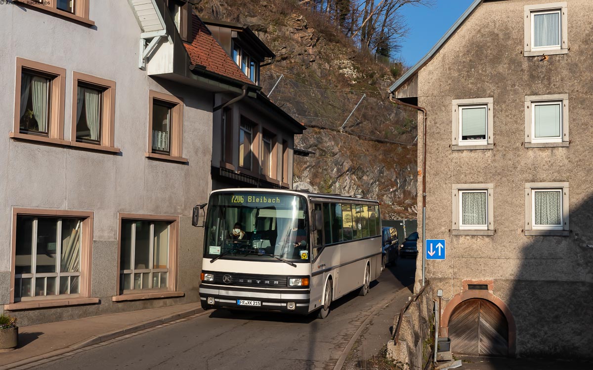 Setra S215 UL (Traditionbus Südbaden) im Linieneinsatz als 7206 nach Bleibach in Oberwinden 15.1.22