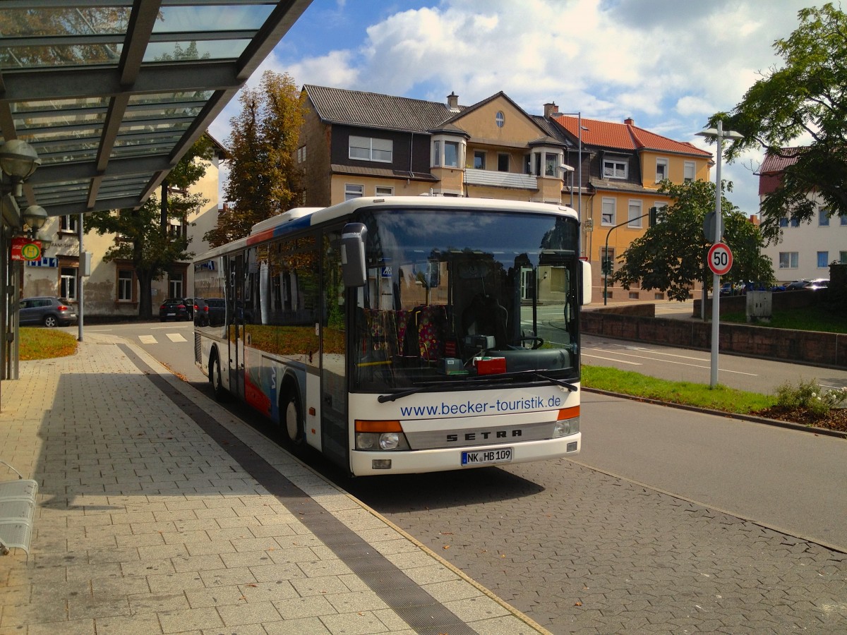 Setra S315 NF (NK-HB 109) Euro 4 von Horst Becker Touristik. Aufgenommen am Bahnhof St. Ingbert am 10.09.2014.