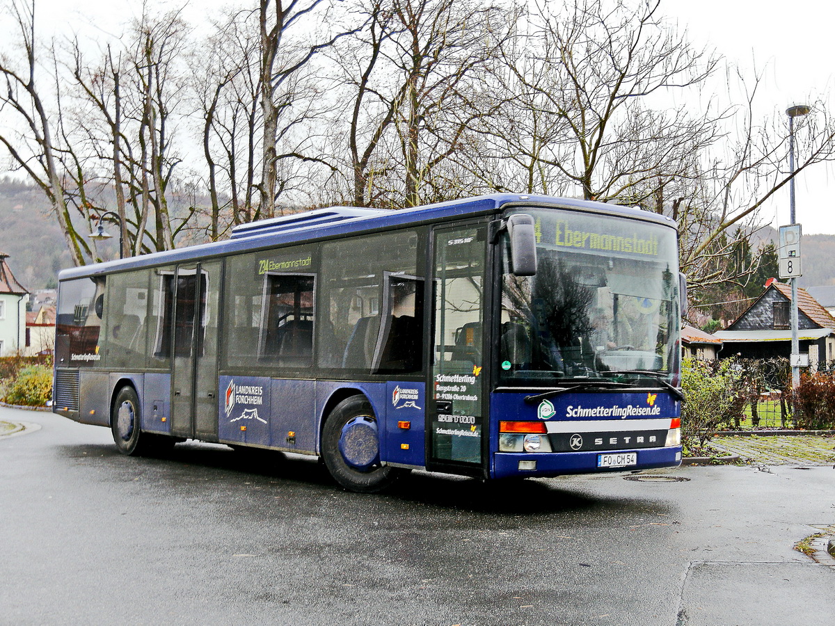 Setra S315 NF der Schmetterlingreisen.de im Liniendienst bei der Einfahrt am Bahnhof Ebermannstadt am 29. November 2019