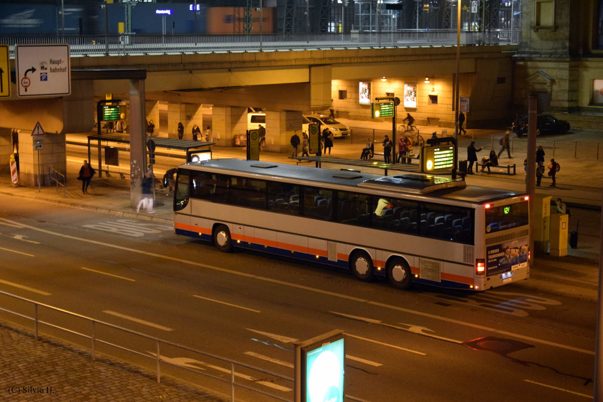 Setra S319 UL-GT am 30.10.2015 am Dresdner Hauptbahnhof. Foto darf mit Genehmigung veröffentlicht werden.