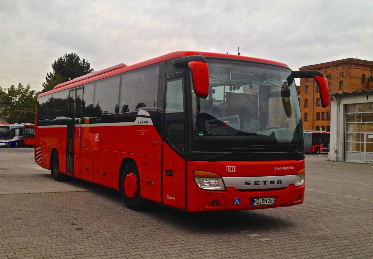 Setra S416 GT (MZ-RN 285) von Rhein-Nahe-Bus. Baujahr 2008, aufgenommen am 15.09.2014 auf dem ORN-Betriebshof in Mainz.