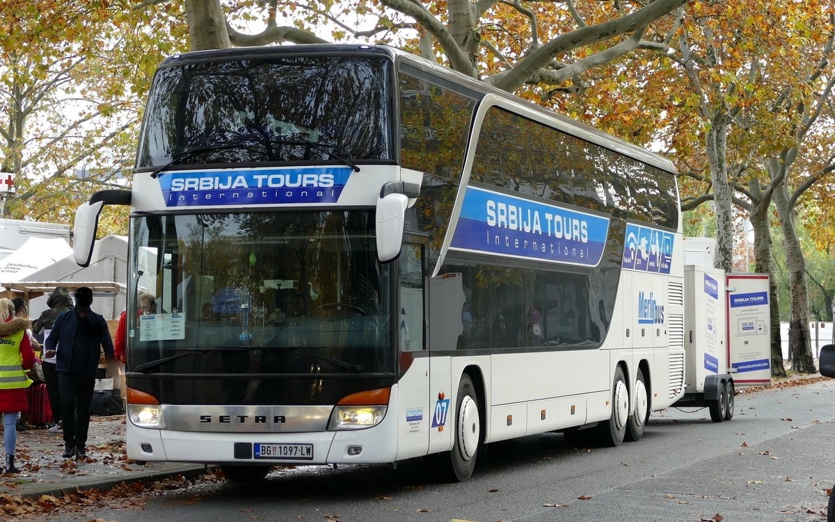 Setra S431 DT,  'Srbija Tours'. Berlin, nahe ZOB im November 2020.