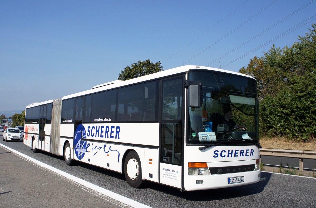Setra SG 321 UL von Scherer Reisen, eingesetzt im Stadionverkehr vom 1. FSV Mainz 05. Aufgenommen im September 2016 in der Nähe von Mainz.