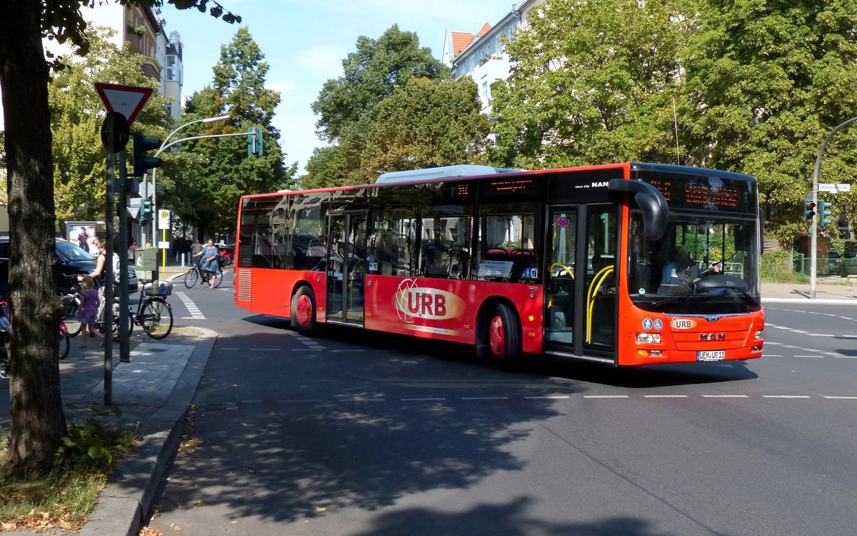 SEV Berlin [Archiv Aug. 2015], MAN Lion's City Ü, UEM-UR 11, Uecker-Randow Bus (urb). Berlin-Wilmersdorf (S41, S42) Richtung Bundesplatz, im August 2015.