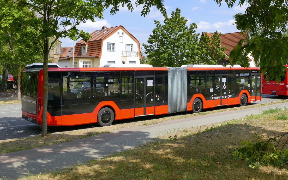 SEV Ersatzverkehr S 25 & S26 mit dem MAN Lion's City 18C (New Lion's City Hybrid) '107' von URB. Teltow-Stadt im Juli 2022.