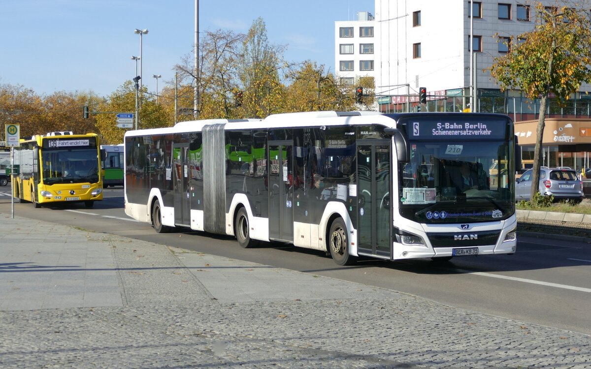 SEV Ersatzverkehr der S Bahn Berlin S42 mit dem MAN Lion's City 18C (New Lion's City Hybrid) vom Reisebüro & Omnibusbetrieb Karsten Brust. Berlin im Oktober 2022.