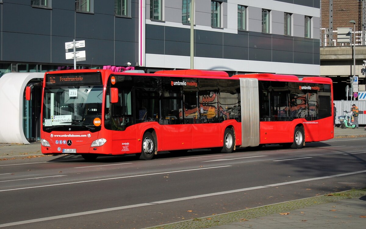 SEV Ersatzverkehr der S-Bahn Berlin S7, mit dem Mercedes-Benz O 530 Citaro C2 G von Umbrella Coach & Buses. Berlin im November 2023.