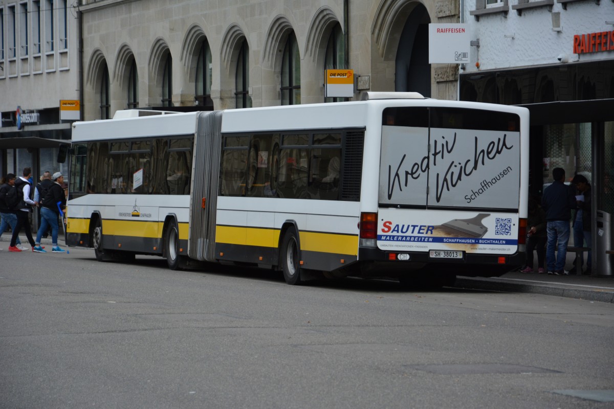 SH-38013 fährt am 07.10.2015 auf der Linie 4. Aufgenommen wurde ein Hess/Volvo in Schaffhausen Bahnhofstrasse / Verkehrsbetriebe Schaffhausen.
