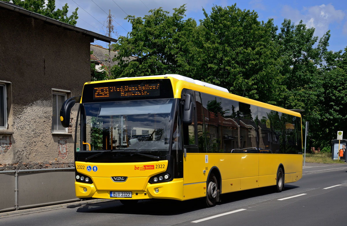 Sie waren mal als Langzeittestbusse für die BVG im Einsatz die VDL Citea EN 12 und sind schon einige Monate mit neuen Betriebsnummern und Lackierung in Berlin anzutreffen, ex 1841 nun als Wagen 2322 als Linie 259 bei der Hst. Ortnitstraße, 17.06.2014