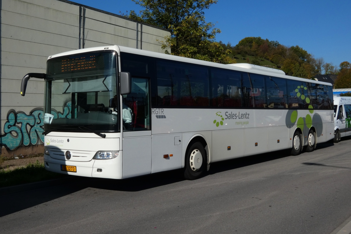 SL 3273, Mercedes Benz Integro, von Sales Lentz, steht am Bahnhof in Ettelbrück. 10.2017