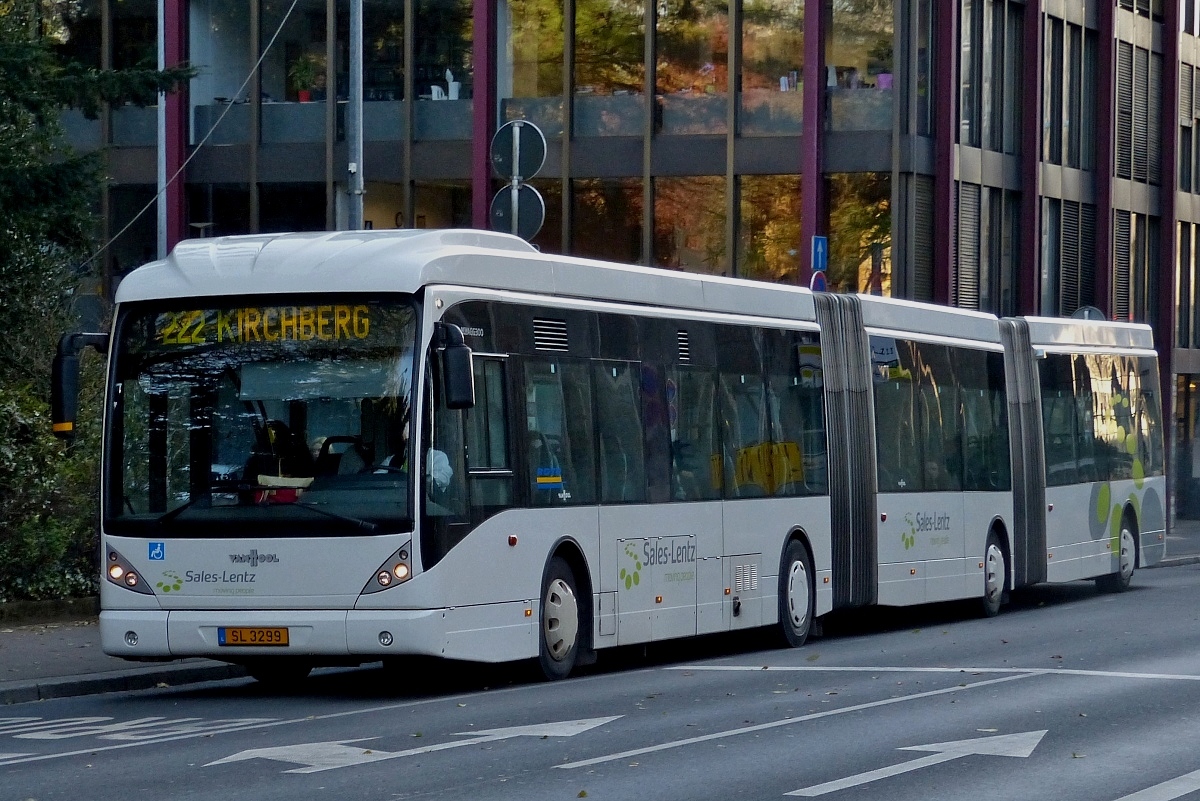SL 3299,  Van Hool New 300 AGG Gelenkbus, des Busunternehmens Sales Lentz, gesehen in den Sraßen der Stadt Luxemburg.  02.12.2013
