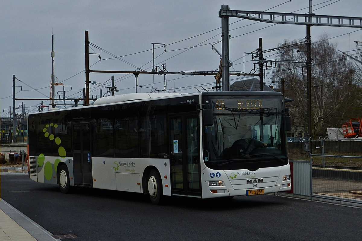SL 3356, MAN Lion's City von Sales Lentz, erreicht den Busbahnhof in Mersch. 14.03.2020