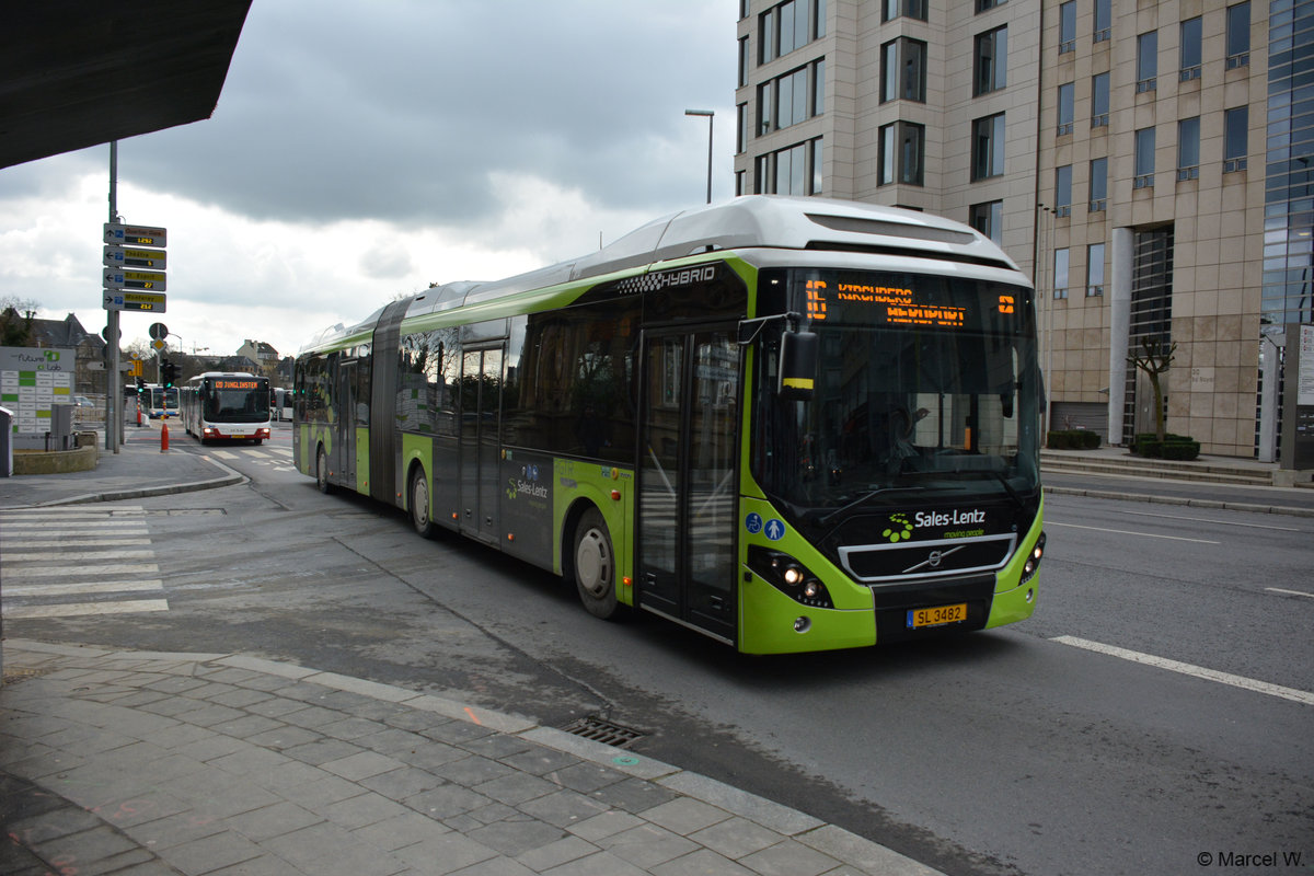 SL 3482 fährt am 03.02.2019 durch Luxemburg Stadt auf der Linie 16. Aufgenommen wurde ein Volvo 7900.