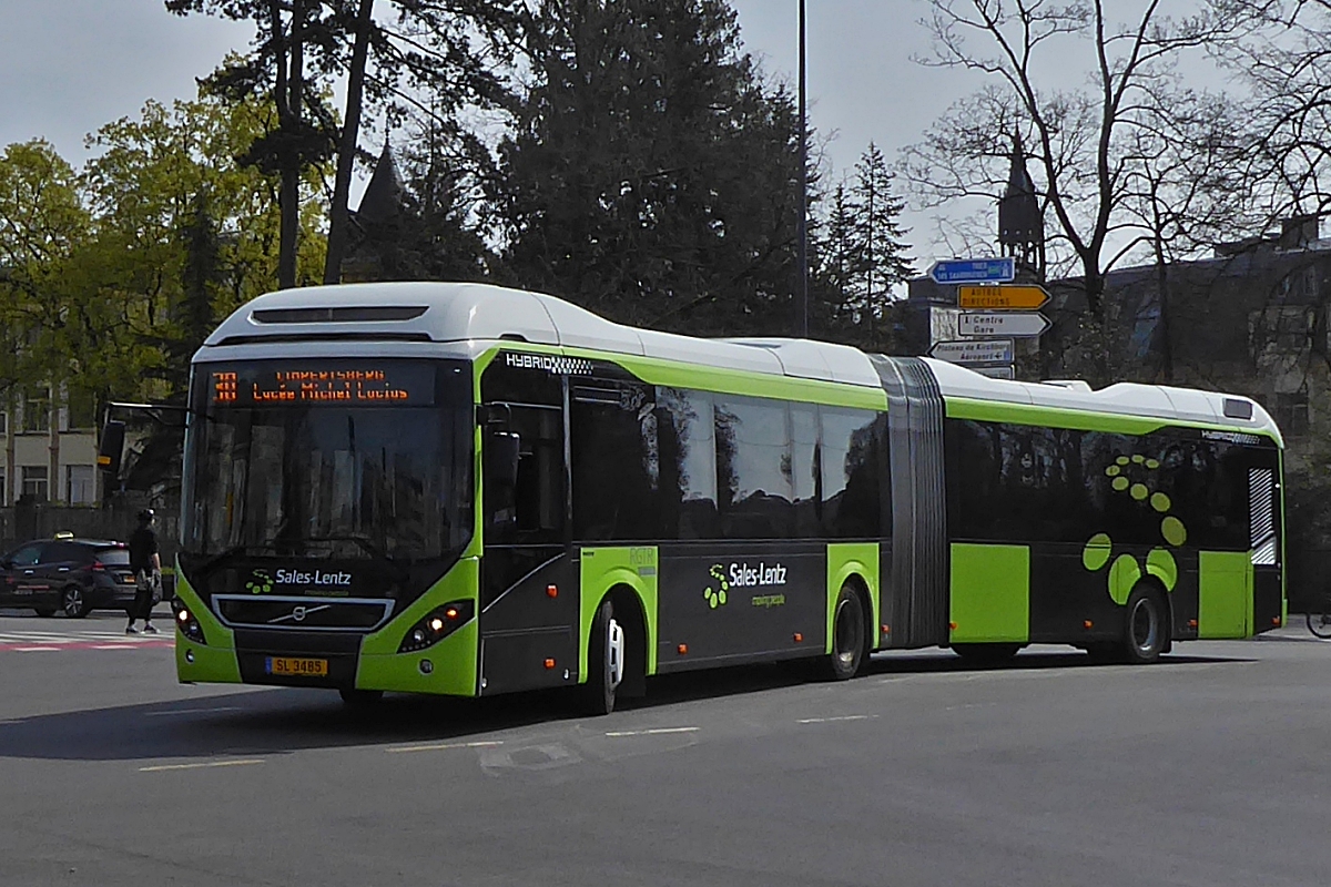 SL 3485, Volvo 7900 Hybrid Gelenkbus von Sales Lentz, aufgenommen in der Stadt Luxemburg. 05.04.2019