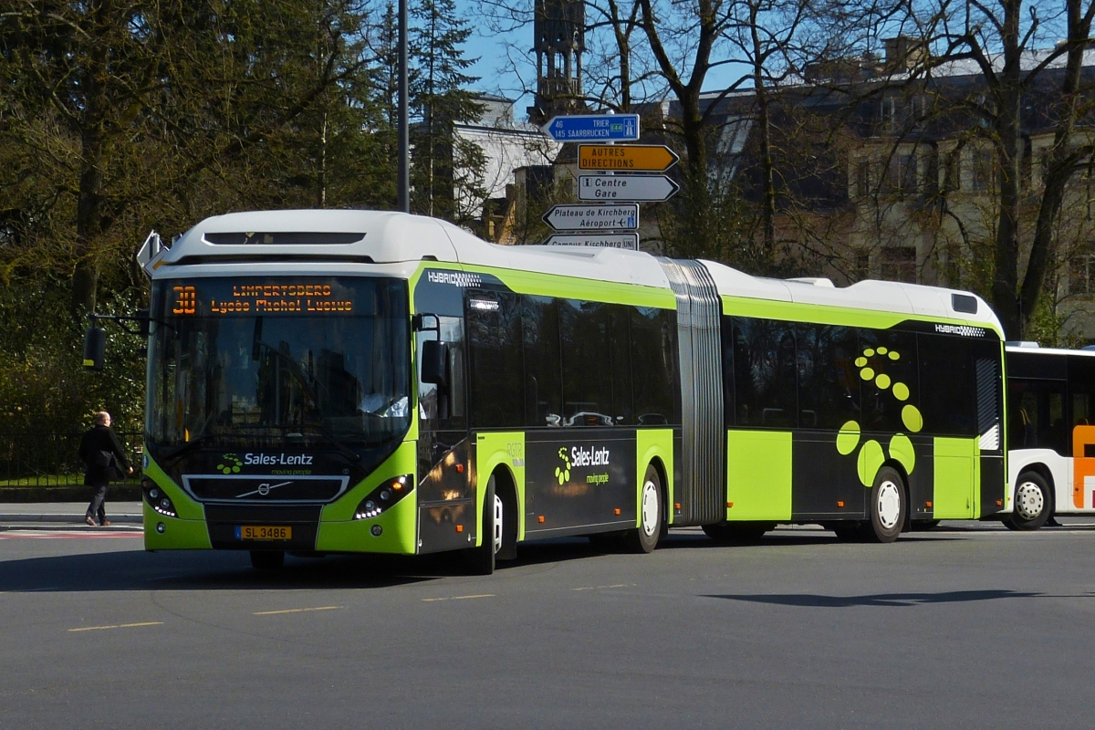 SL 3486, Volvo 7900 Hybrid Gelenkbus von Sales Lentz gesehen in der Stadt Luxemburg. 29.03.2019   