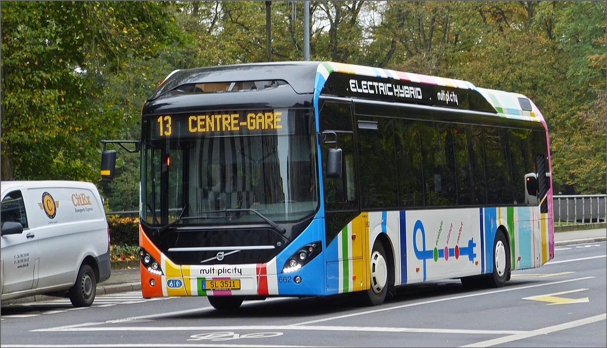 SL 3511  Volvo 7900 Hybrid Bus des VDL, gesehen in den Straßen der Stadt Luxemburg. 23.10.2019