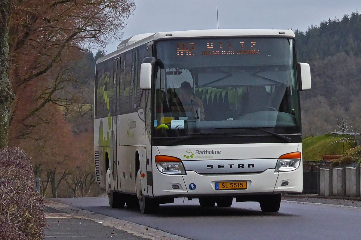SL 5515, Setra S 415 UL von Sales Lentz, auf seiner Stammstrecke in der Nähe von Wiltz unterwegs.  10.12.2019