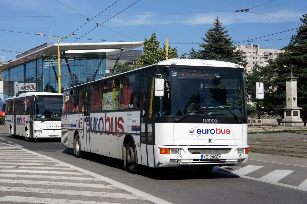 Slowakei / Košice: Karosa C 954E / Iveco der Firma  Eurobus , aufgenommen im Juni 2014 in der Innenstadt (Námestie osloboditel`ov) von Košice.