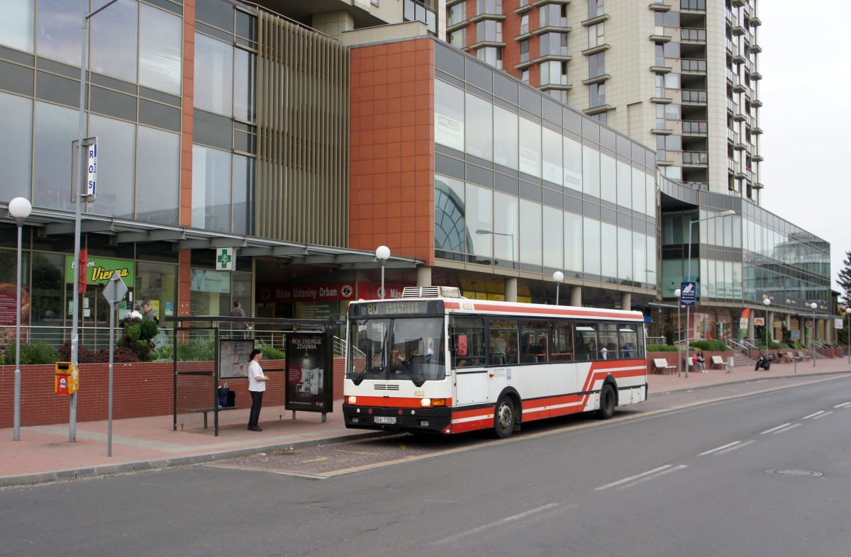 Slowakei / Stadtbus Bratislava: Ikarus 415.30A - Wagen 4122, aufgenommen im Mai 2015 an der Haltestelle  ST Petralka  in Bratislava.