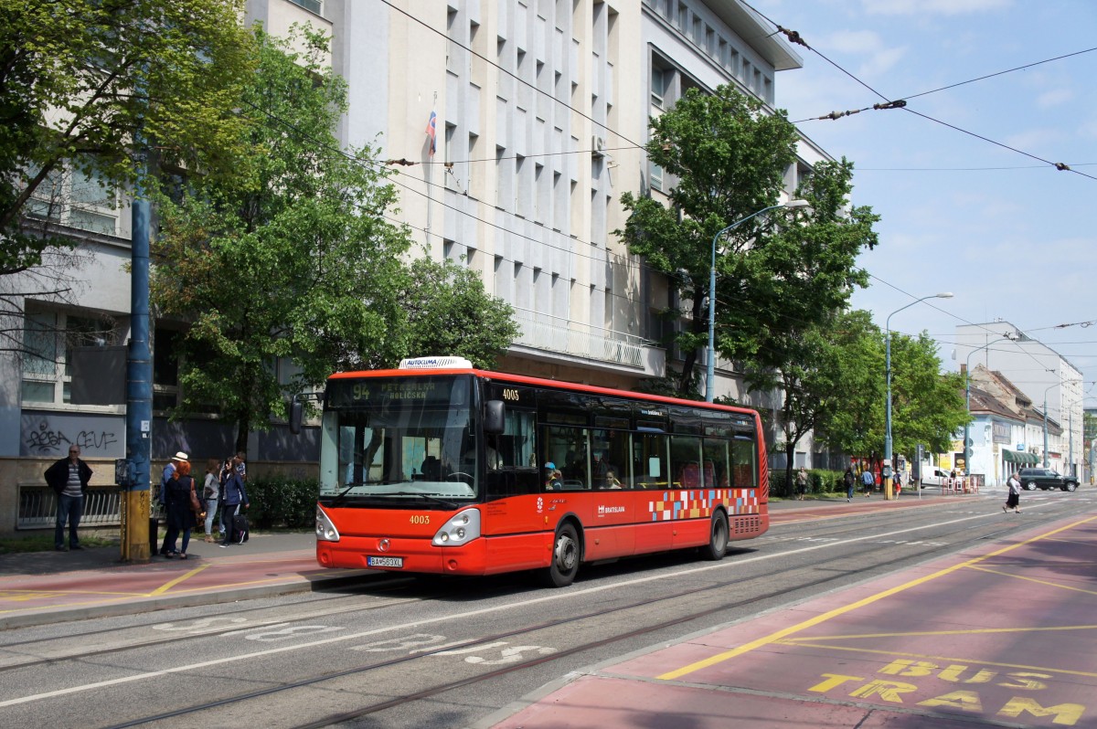 Slowakei / Stadtbus Bratislava: IRISBUS Citelis 12M - Wagen 4003 (mit Klappfenstern), aufgenommen im Mai 2015 an der Haltestelle  Blumentál  in Bratislava.