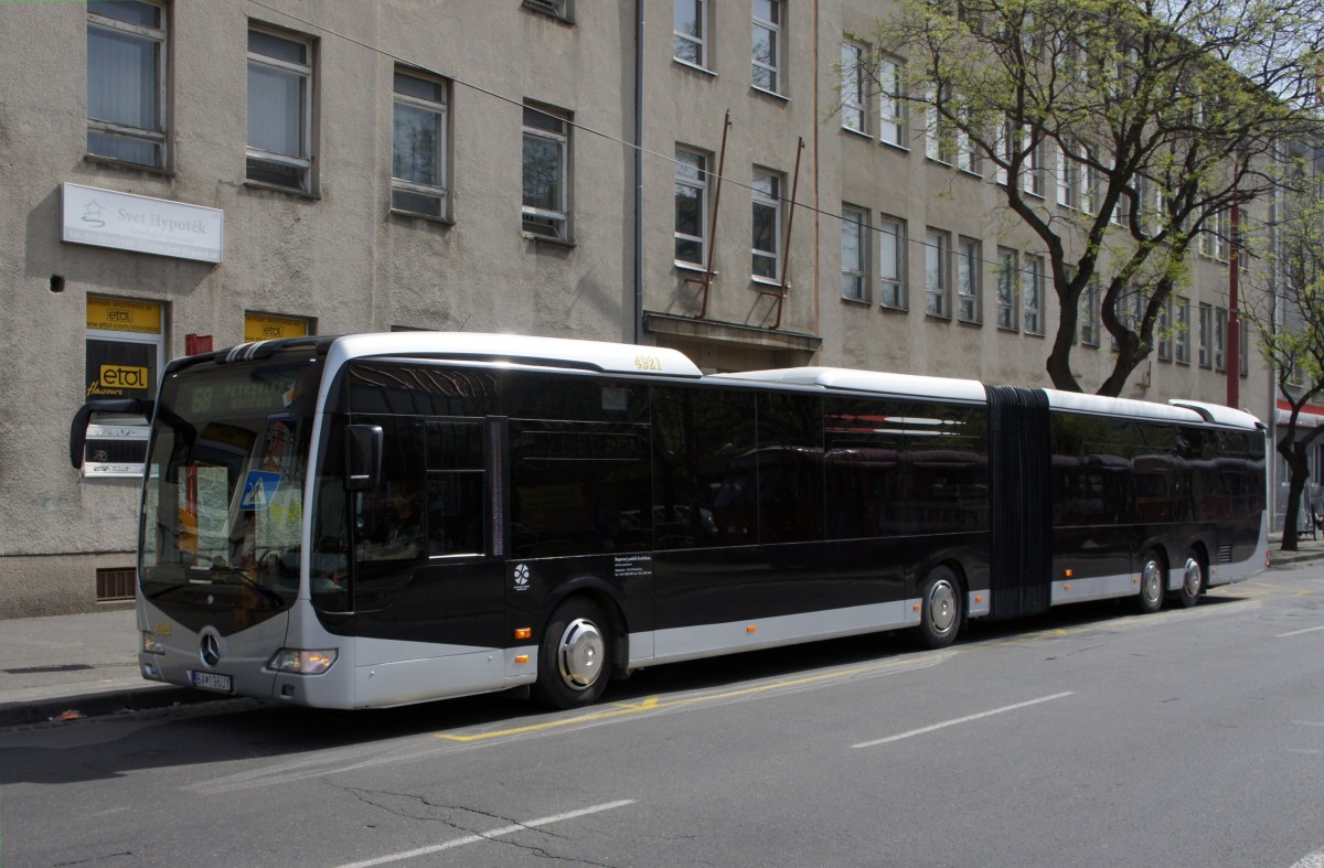 Slowakei / Stadtbus Bratislava: Mercedes-Benz O 530 GL CapaCity - Wagen 4921, aufgenommen im Mai 2015 an der Haltestelle  Trnavsk mto  in Bratislava.