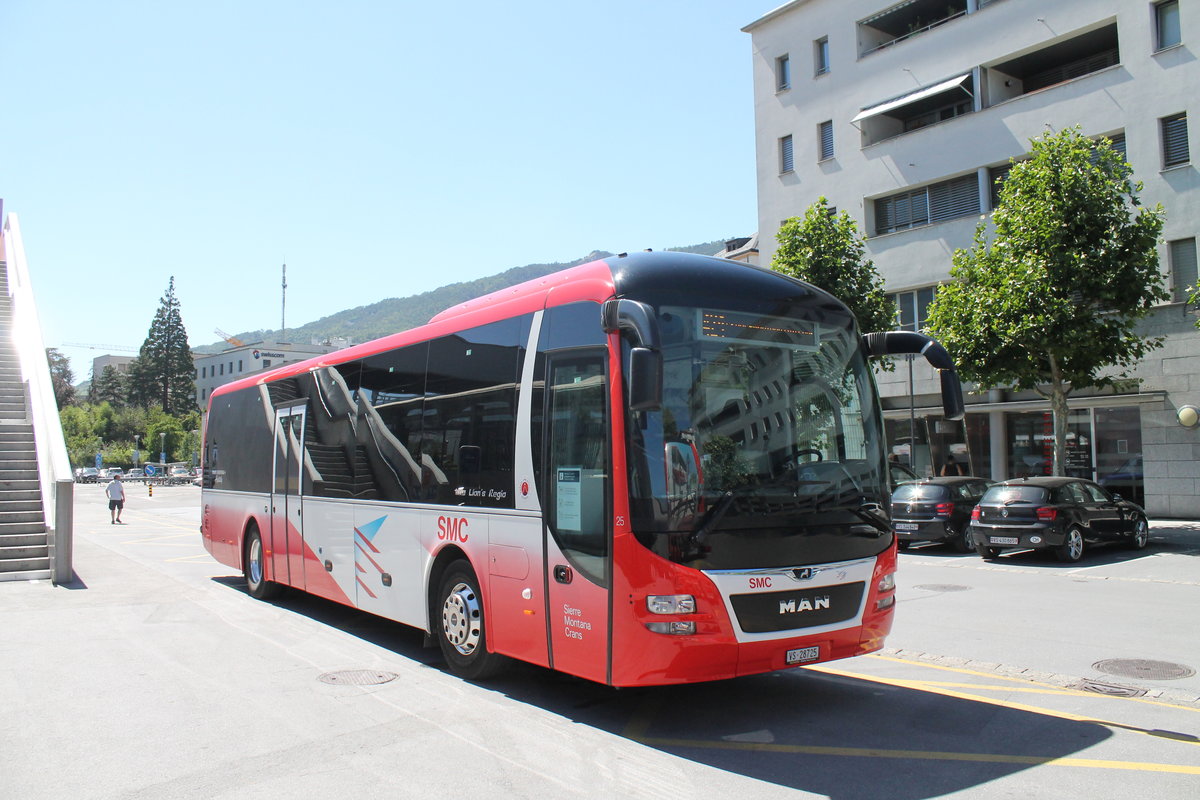 SMC Nr. 25 (MAN R12 Lion's Regio) am 7.7.2020 beim Bhf. Sierre/Siders