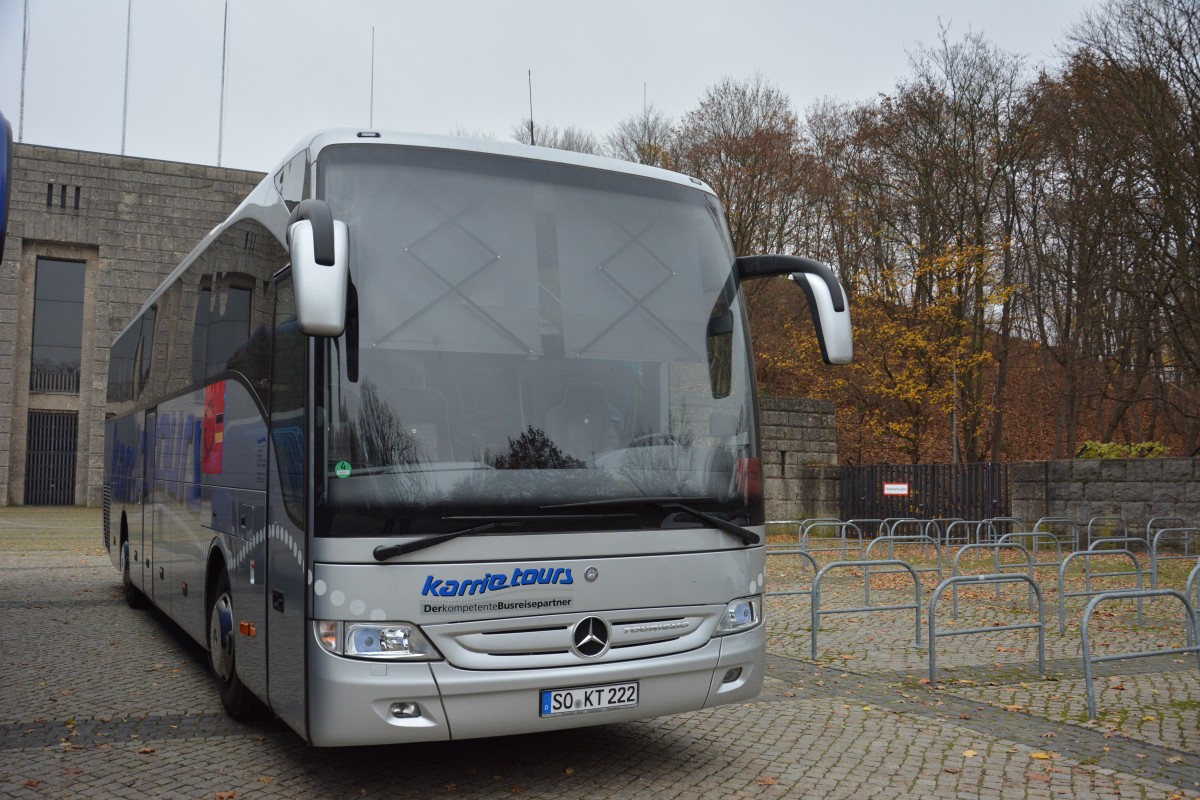SO-KT 222 steht am 15.11.2014 an der Glockenturmstraße Berlin. Aufgenommen wurde ein Mercedes Benz Tourismo.
