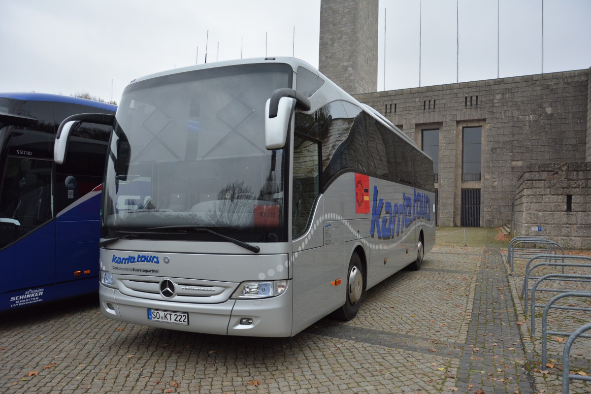 SO-KT 222 steht am 15.11.2014 an der Glockenturmstraße Berlin. Aufgenommen wurde ein Mercedes Benz Tourismo.
