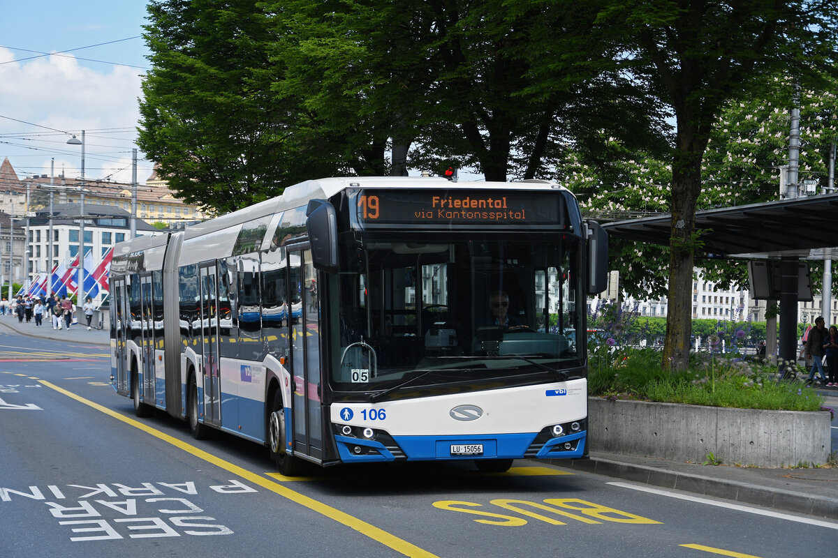 Solaris Bus 106, auf der Linie 19, f�hrt am 08.05.2026 zur Haltestelle beim Bahnhof Luzern.