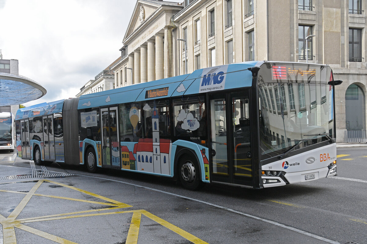 Solaris Bus 39, auf der Linie 1, verlässt am 06.10.2025 die Haltestelle beim Bahnhof Aarau.