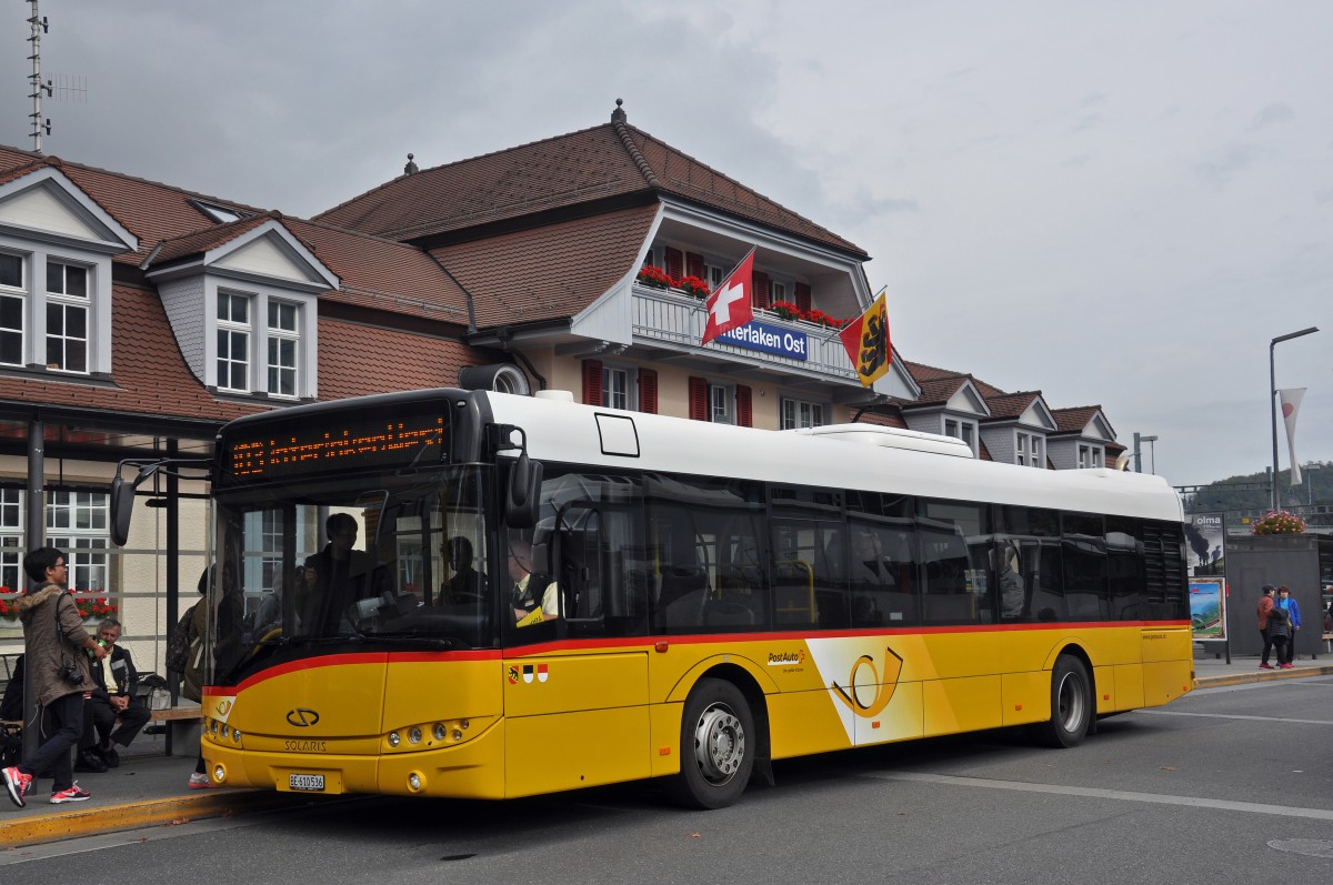 Solaris Bus auf der Linie 103 wartet am Bahnhof Interlaken Ost. Die Aufnahme stammt vom 11.10.2014.