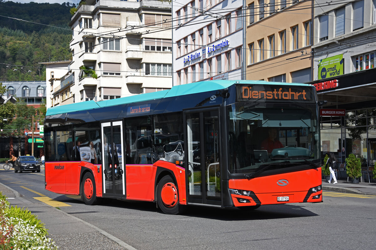 Solaris Bus von Funicar, verlässt am 09.09.2022 als Dienstfahrt die Haltestelle beim Bahnhof Biel.