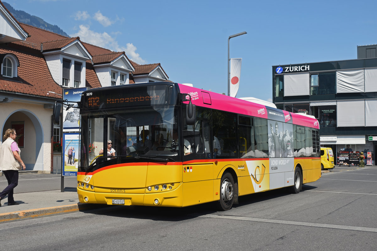 Solaris Bus der Post, auf der Linie 102, bedient die Haltestelle beim Bahnhof Interlaken Ost. Die Aufnahme stammt vom 02.08.2018.
