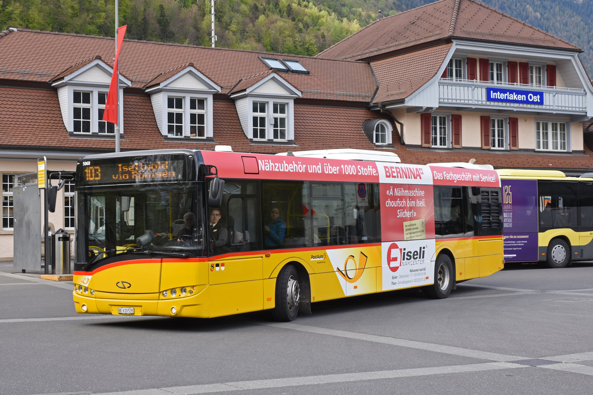 Solaris Bus der Post, auf der Linie 103, verlässt die Haltestelle beim Bahnhof Interlaken Ost. Die Aufnahme stammt vom 26.04.2019.
