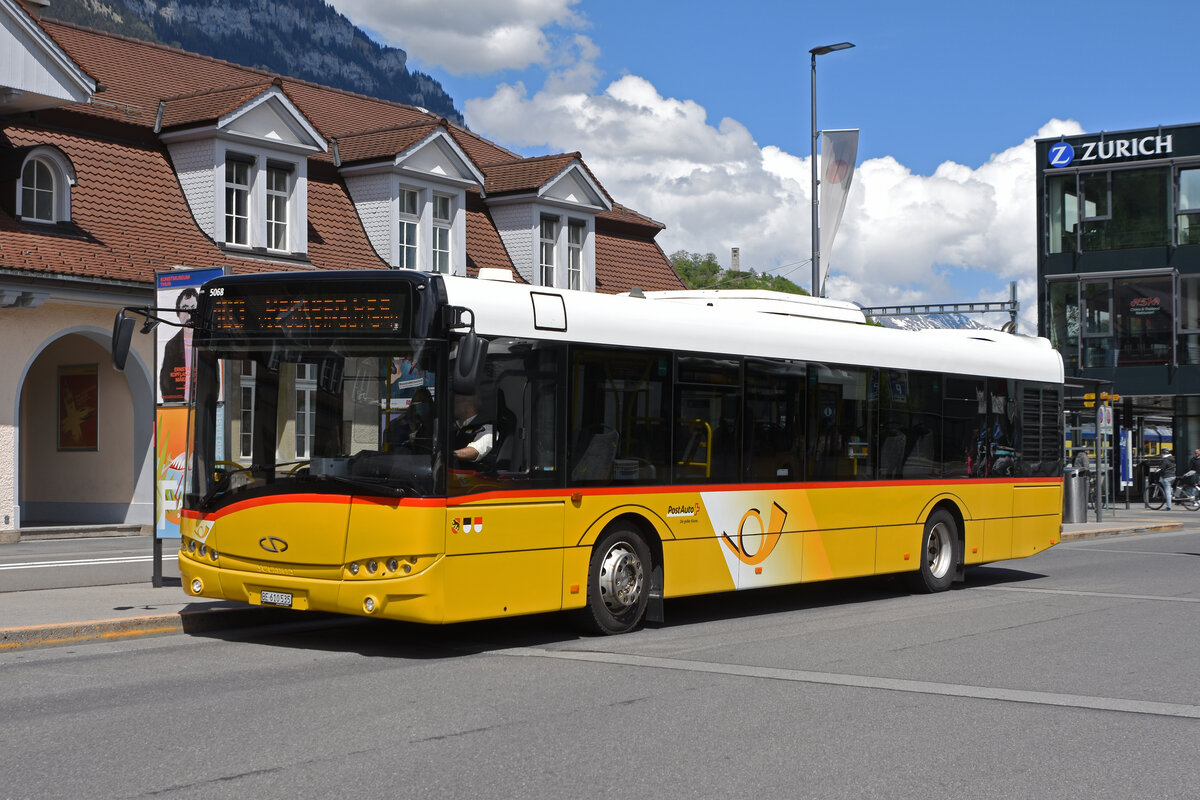 Solaris Bus der Post, auf der Linie 103, wartet an der Endstation beim Bahnhof Interlaken Ost. Die Aufnahme stammt vom 14.05.2021.