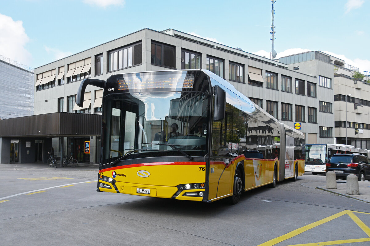 Solaris Bus der Post, auf der Linie 320, f�hrt am 29.09.2025 zur Haltestelle beim Bahnhof Baden.
