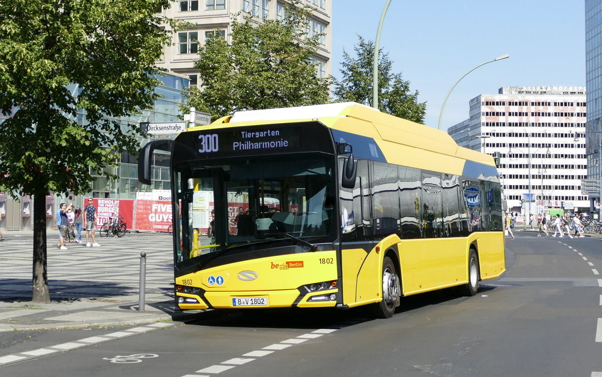 Solaris new urbino 12 electric '1802' der BVG Berlin. Auf der Linie 300 in Berlin /Alexanderplatz im August 2019.