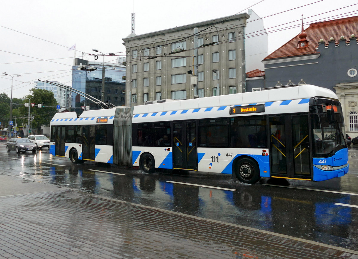 Solaris Trollino 18, '447' von der tlt - Tallinna Transport, hier auf der Linie 3 in Tallinn -Stadt im August 2017.