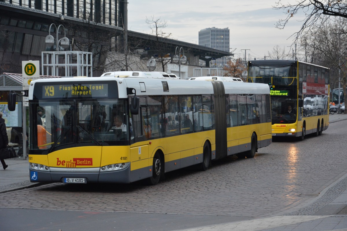 Solaris Urbino 18 (B-V 4181)auf der Linie X9 zum Flughafen Tegel. Aufgenommen am 19.12.2013 Berlin Zoo.