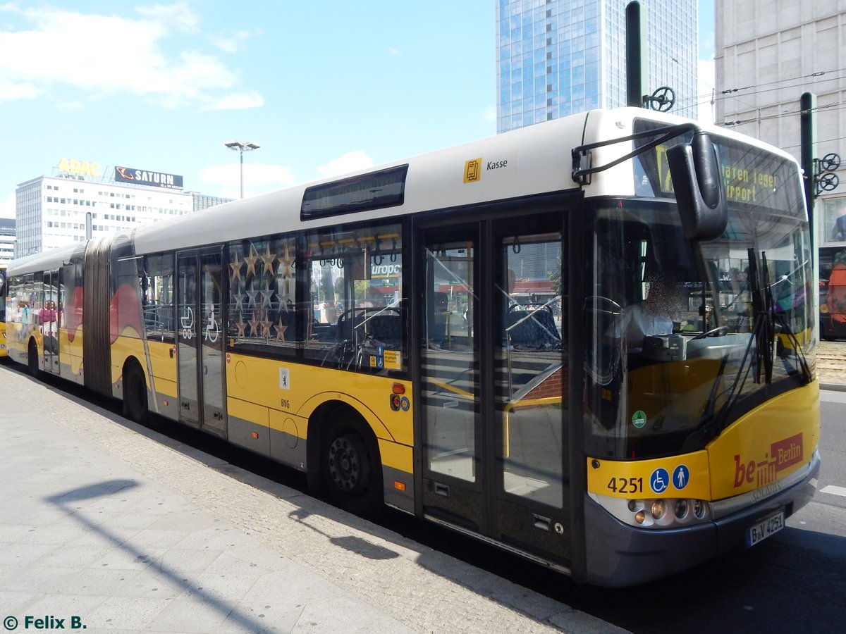 Solaris Urbino 18 der BVG in Berlin am 23.08.2015